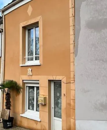 Location Des Roussel Apartment *